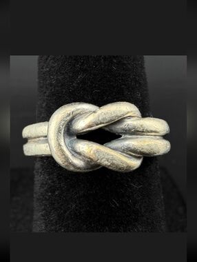 James Avery Sterling Silver Knot Ring Size 4.5 - Classic Love Knot Design